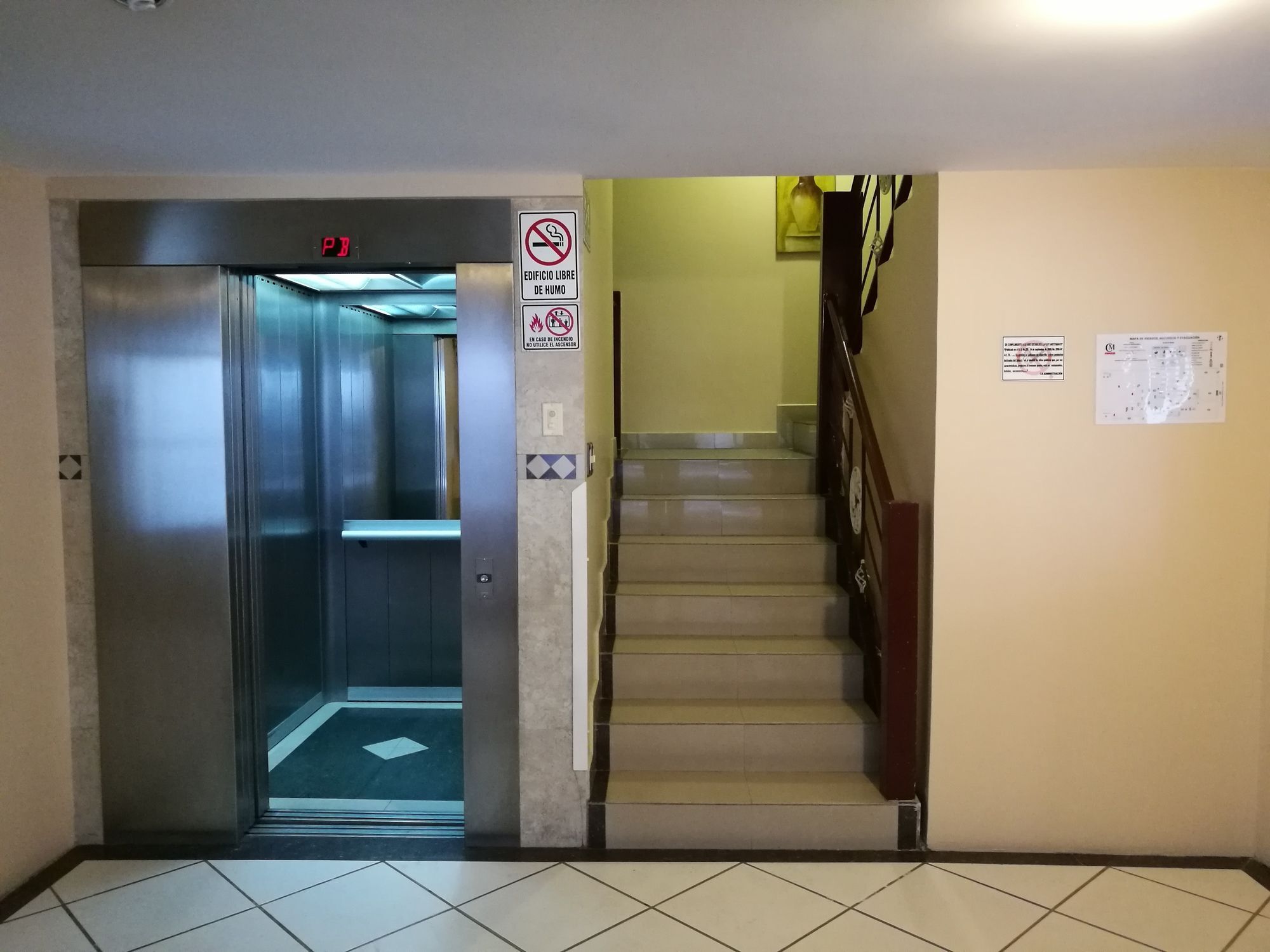 Hotel Carolina Montecarlo Кито Экстерьер фото