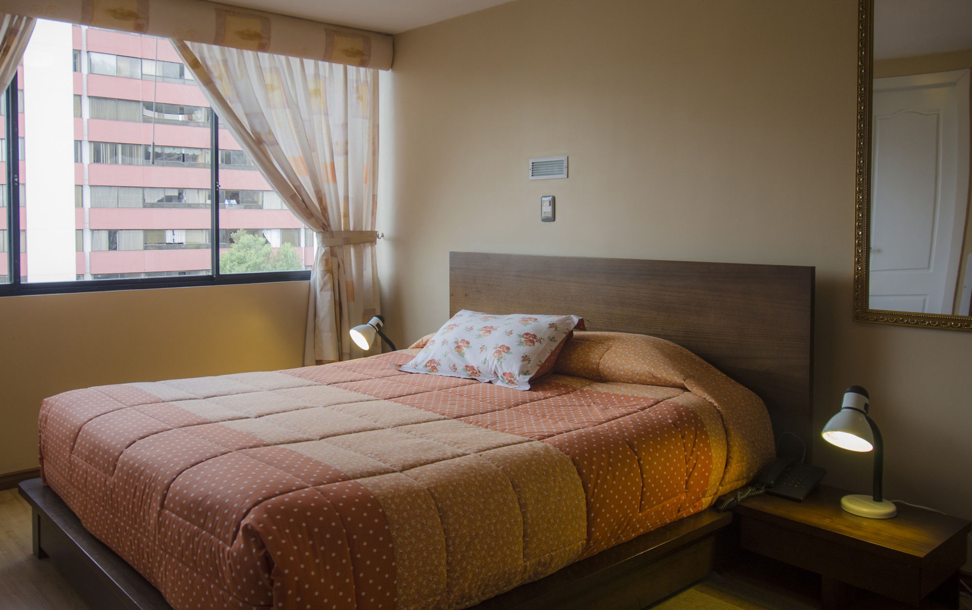 Hotel Carolina Montecarlo Кито Экстерьер фото