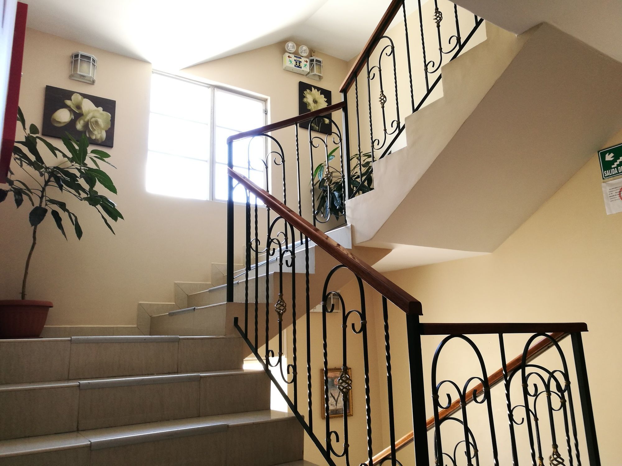 Hotel Carolina Montecarlo Кито Экстерьер фото