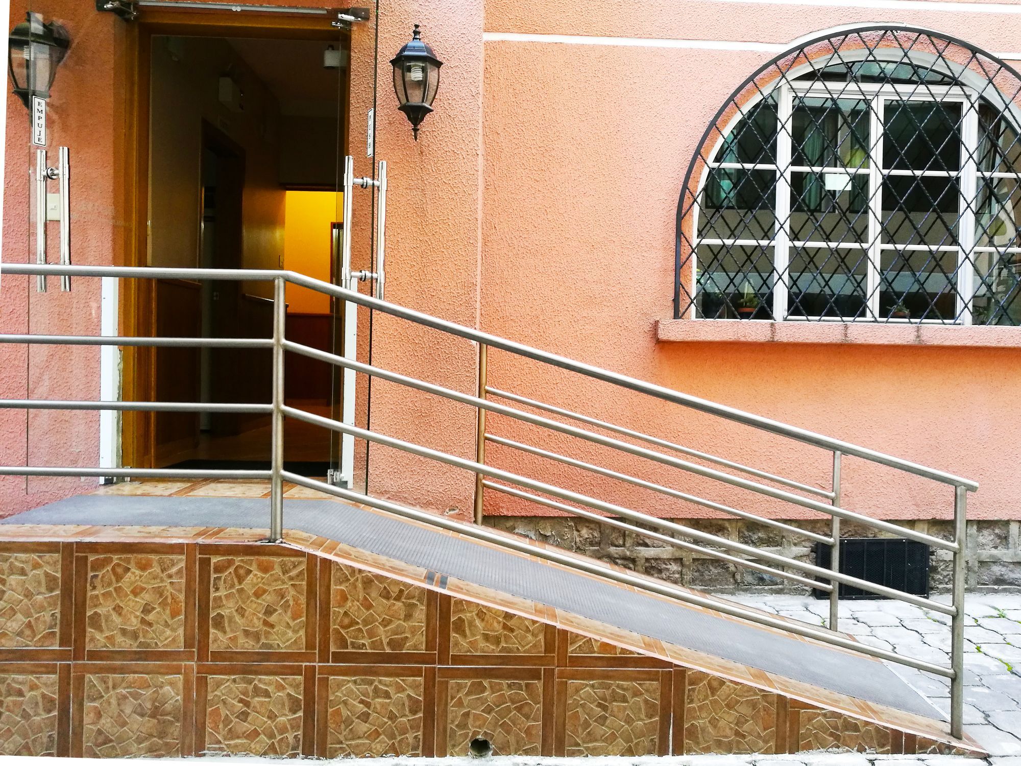 Hotel Carolina Montecarlo Кито Экстерьер фото